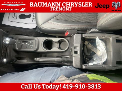 Used 2016 Jeep Wrangler Unlimited Sahara AWD/4WD image 19