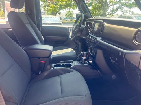Used 2019 Jeep Wrangler Sport image 18