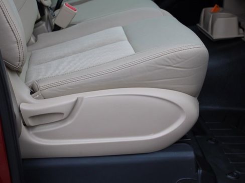 Used 2017 Nissan Titan SV image 20