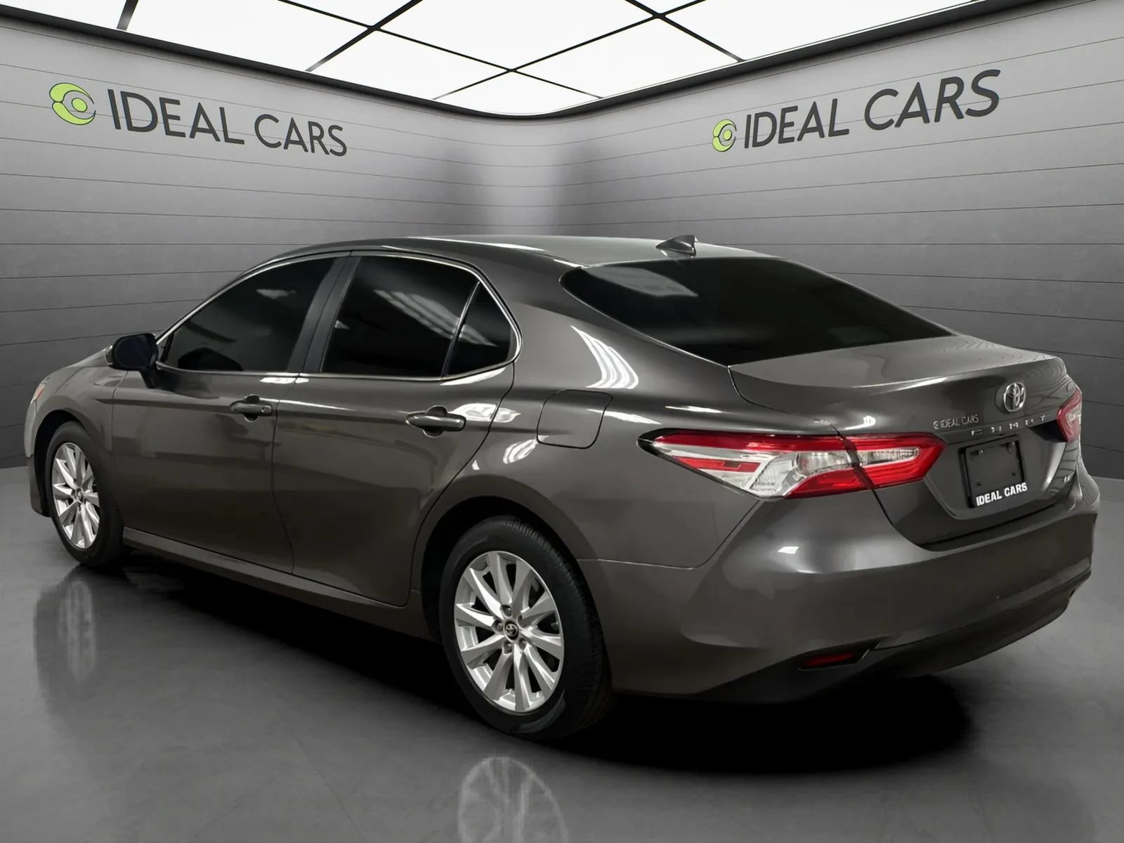 Used 2019 Toyota Camry LE FWD image 7