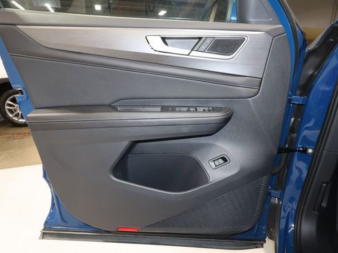 Used 2025 Volkswagen Atlas Cross Sport SE image 20