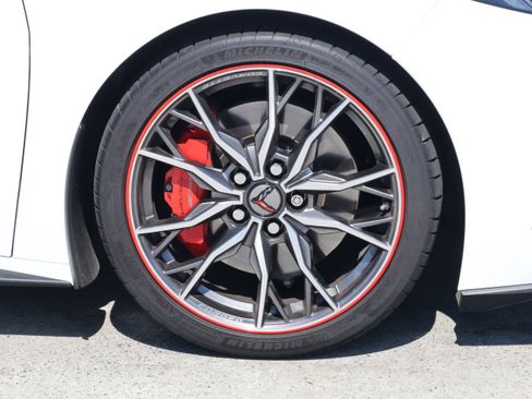 Used 2023 Chevrolet Corvette Stingray Premium Conv w/ Z51 Performance Package image 11