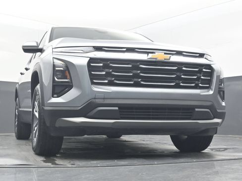 Used 2025 Chevrolet Equinox LT FWD image 25