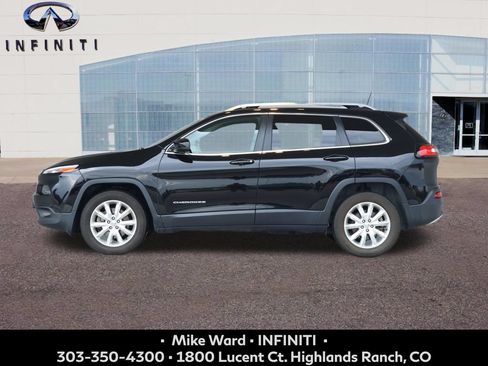 Used 2017 Jeep Cherokee Limited AWD/4WD image 2