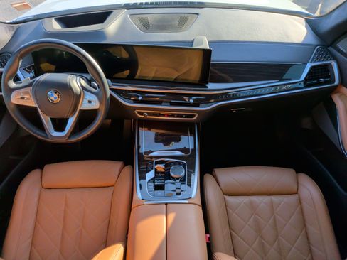 Used 2023 BMW X7 xDrive40i w/ Premium Package image 33