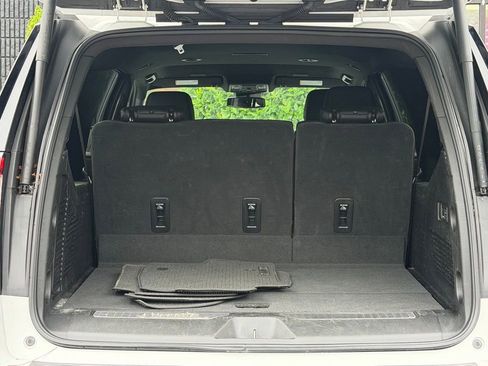 Used 2025 GMC Yukon XL Denali RWD image 17