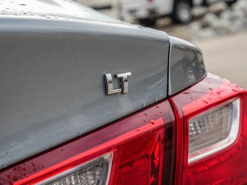Used 2025 Chevrolet Malibu LT FWD image 11