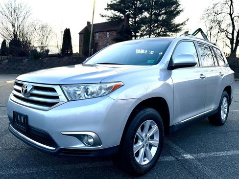 Used 2012 Toyota Highlander SE image 1