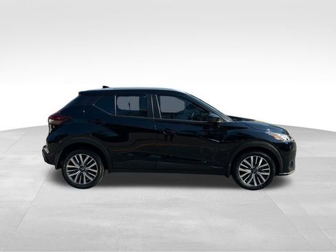 Used 2023 Nissan Kicks SV image 6