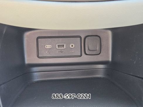 Used 2021 Chevrolet Equinox LS FWD image 25