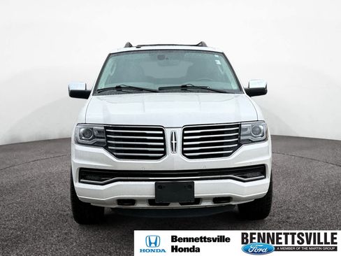 Used 2017 Lincoln Navigator Select image 8