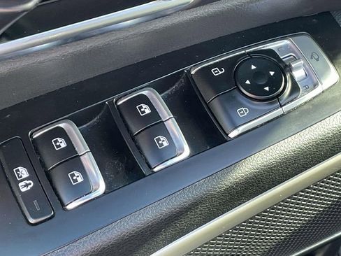 Used 2024 Kia Telluride EX w/ EX Captain's Chair Package image 19