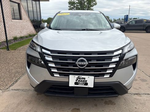 Used 2025 Nissan Rogue SV AWD/4WD image 6