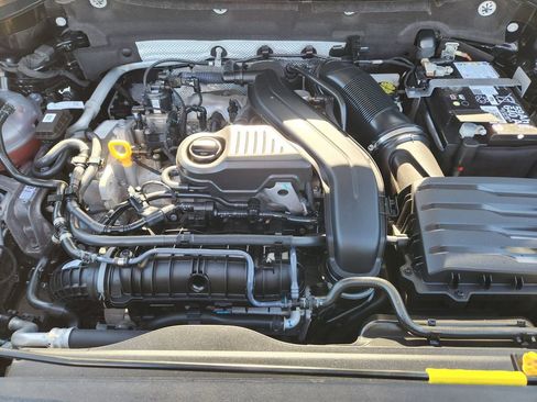 Used 2024 Volkswagen Taos SE image 30