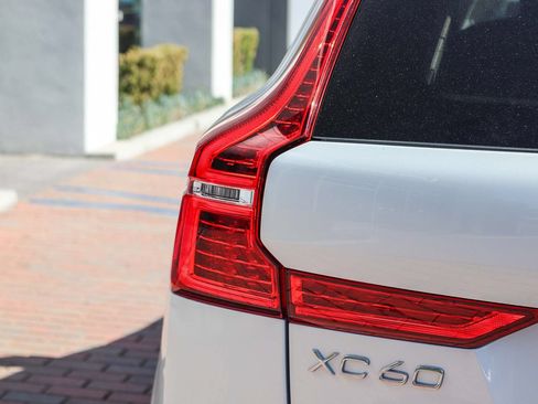 Used 2024 Volvo XC60 B5 Plus w/ Protection Package Premier AWD/4WD image 9