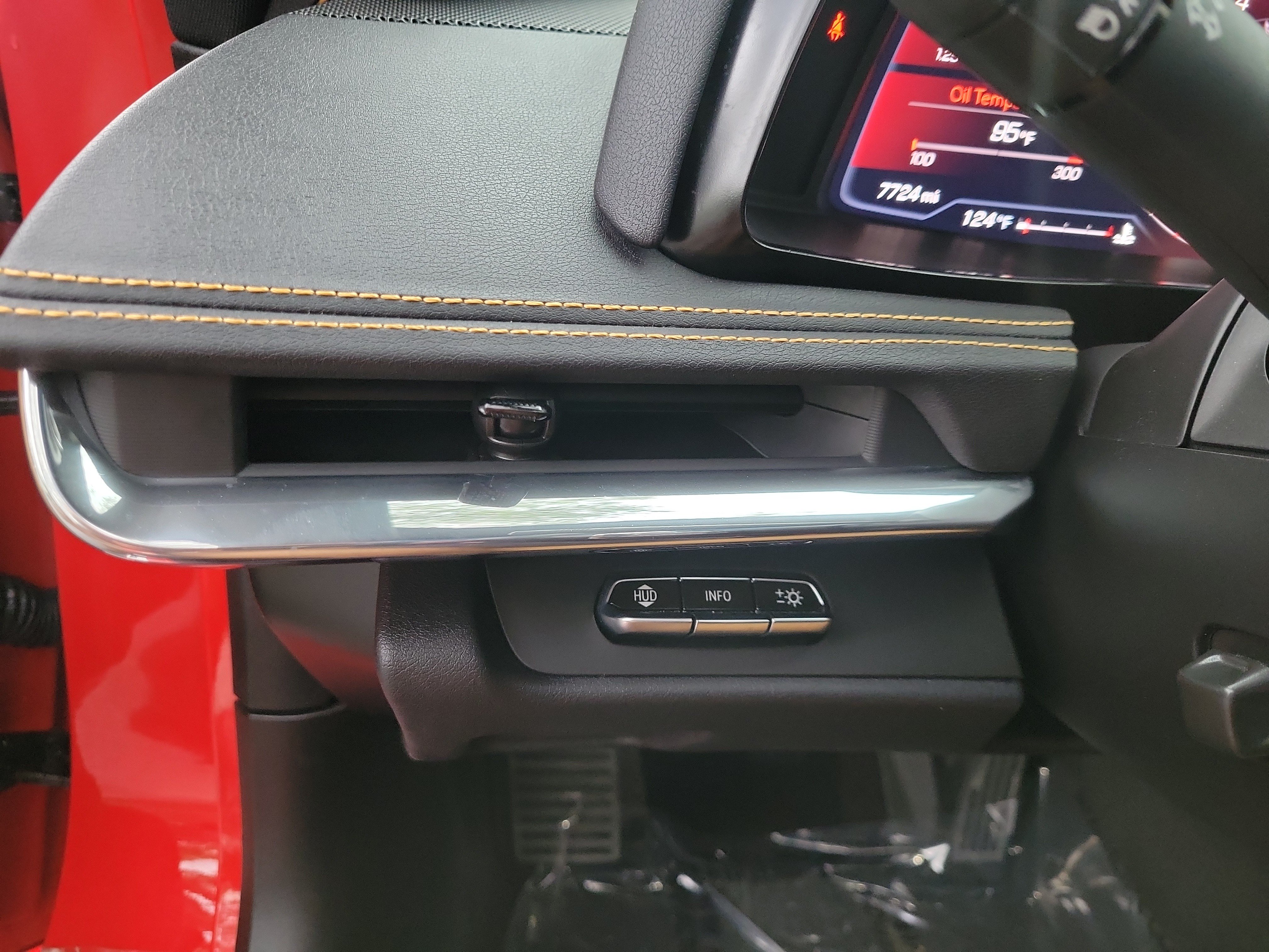 Used 2020 Chevrolet Corvette Stingray Preferred Cpe w/ 2LT Preferred Equipment Group RWD image 18
