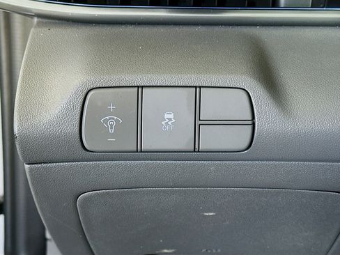 Used 2025 Hyundai Elantra SEL FWD image 17