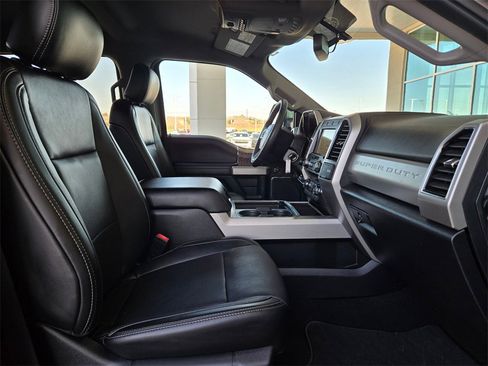 Used 2019 Ford F250 Lariat w/ Chrome Package image 26