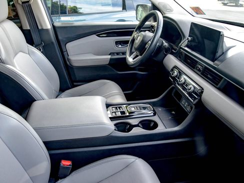 Used 2023 Honda Pilot Touring image 19