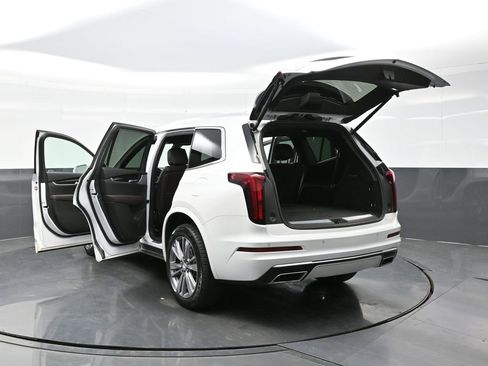 Used 2020 Cadillac XT6 Premium Luxury image 40