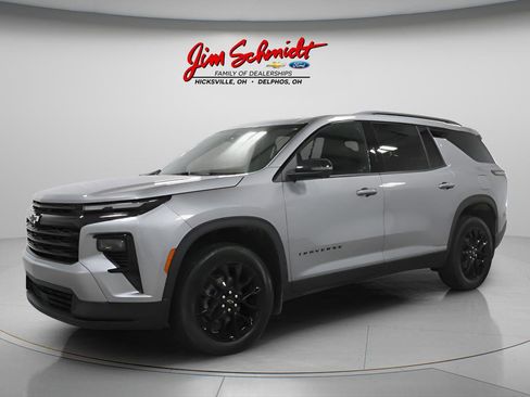 Used 2024 Chevrolet Traverse LT w/ Midnight/Sport Edition AWD/4WD image 2