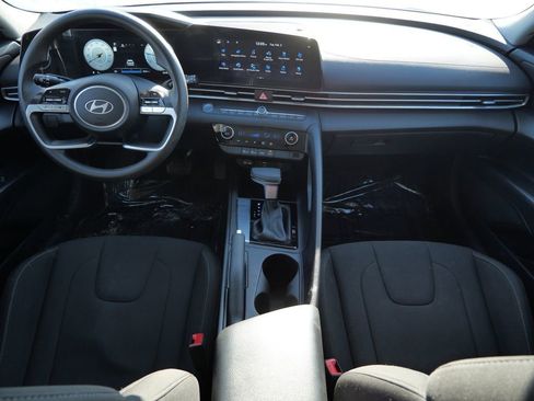Used 2024 Hyundai Elantra SEL image 31