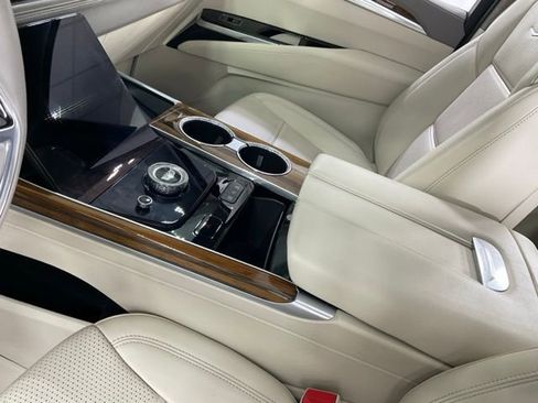 Used 2025 Cadillac Escalade ESV Sport Platinum image 14