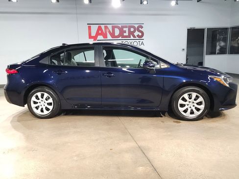 Used 2022 Toyota Corolla LE image 8