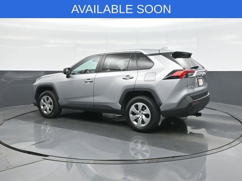Used 2022 Toyota RAV4 LE image 5