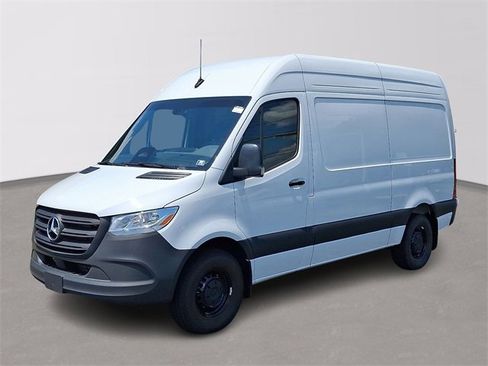 Used 2025 Mercedes-Benz Sprinter 2500 image 1