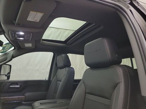 Certified 2022 GMC Sierra 2500 Denali w/ Denali Ultimate Package image 9