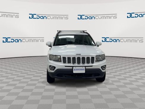 Used 2016 Jeep Compass Latitude FWD image 3