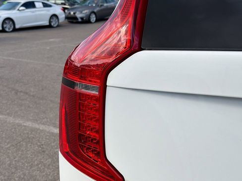 Used 2018 Volvo XC90 T6 Momentum w/ Convenience Package image 10