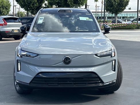 New 2025 Volvo EX90 Ultra image 2