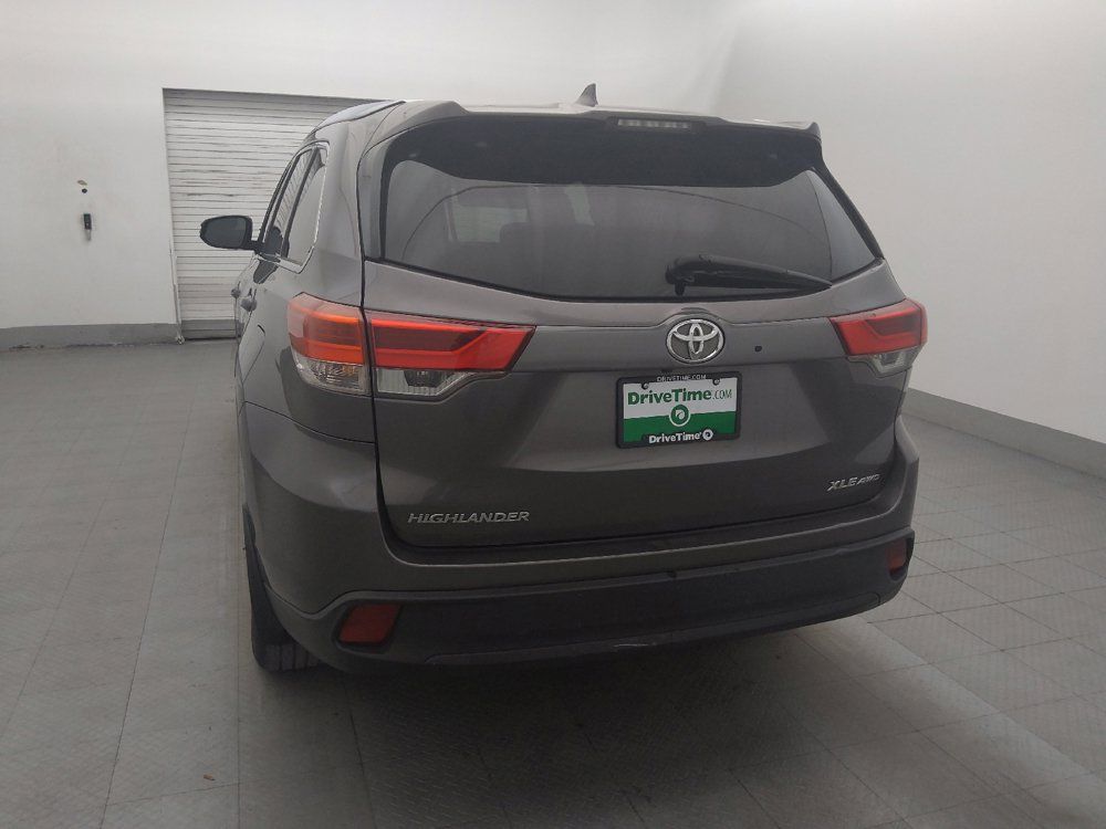 Used 2019 Toyota Highlander XLE AWD/4WD image 6