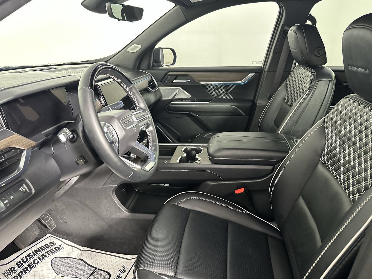 Used 2024 GMC Acadia Denali w/ Super Cruise Package FWD image 2