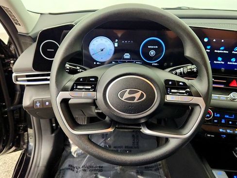 Used 2024 Hyundai Elantra SEL FWD image 13