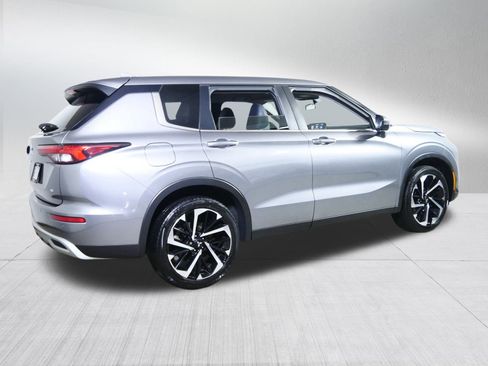 Used 2022 Mitsubishi Outlander SE image 7