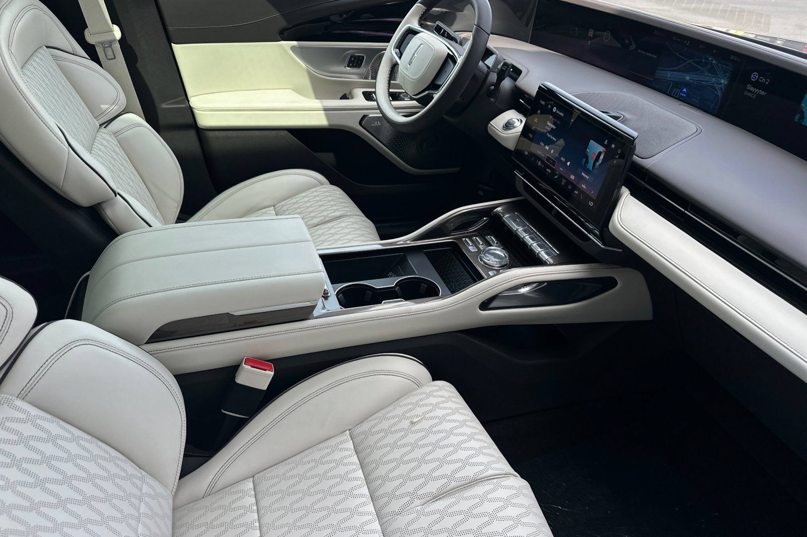 New 2026 Lincoln Nautilus Black Label w/ Jet Appearance Package AWD/4WD image 15