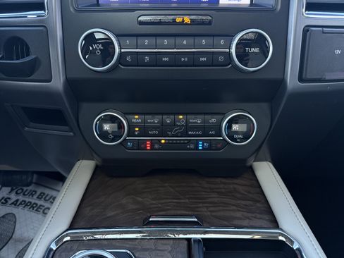 Used 2021 Ford Expedition Platinum image 25