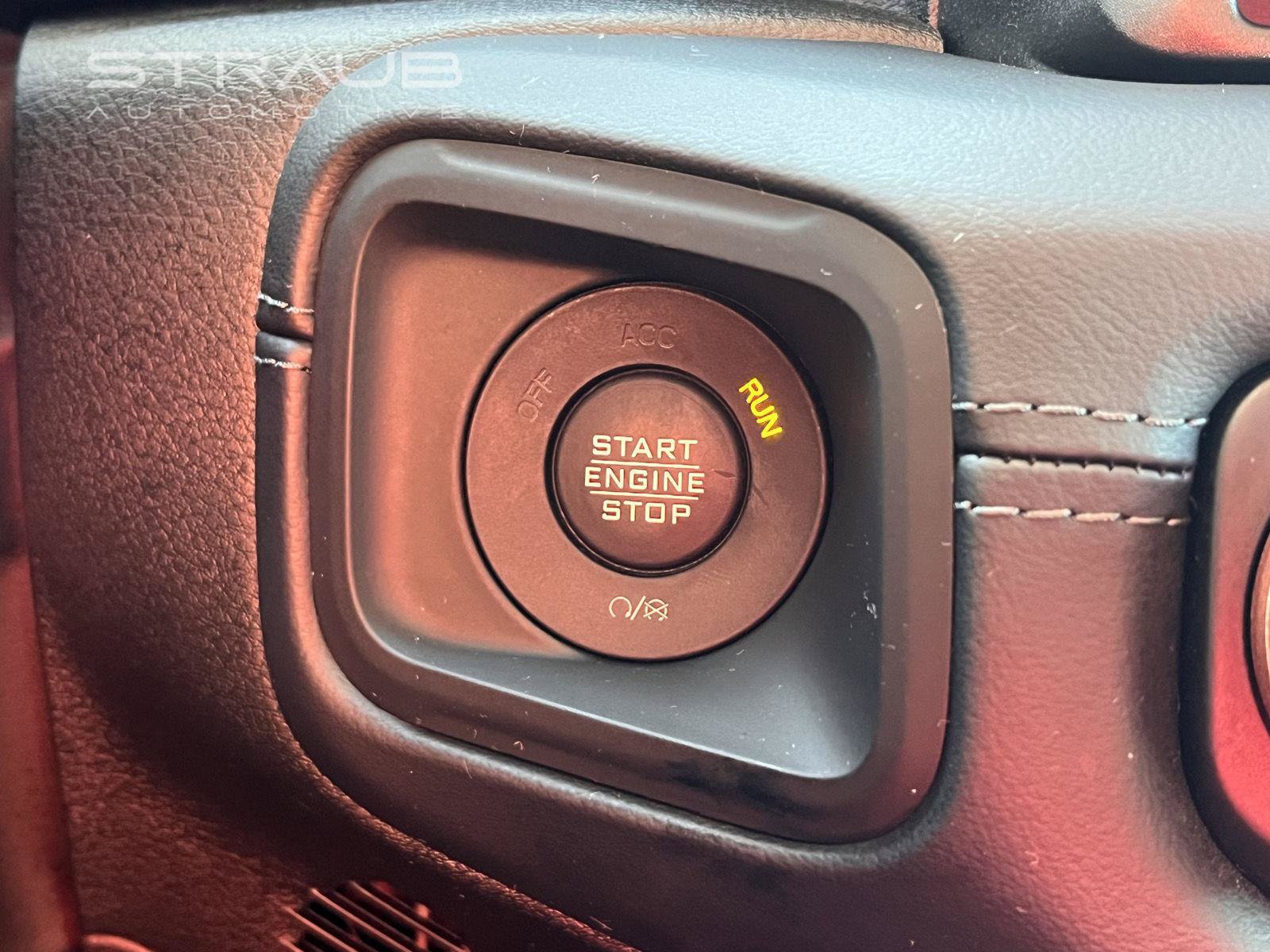 Used 2025 Jeep Gladiator Sport AWD/4WD image 29