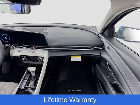 New 2025 Hyundai Elantra Limited image 25