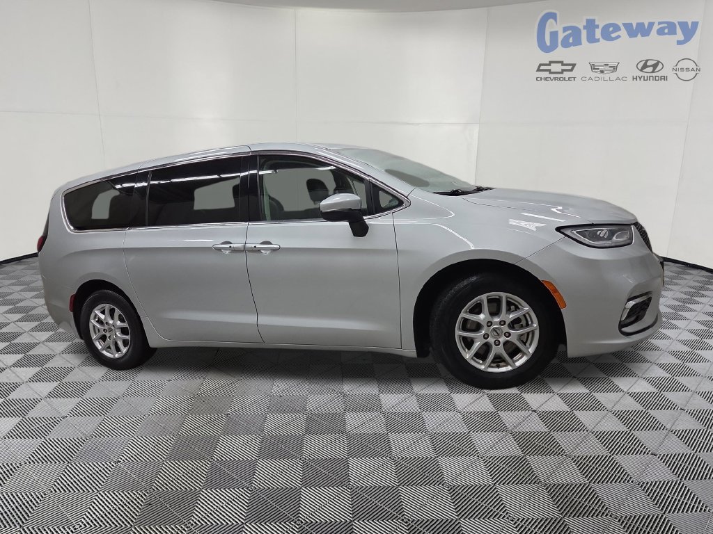 Used 2023 Chrysler Pacifica Touring-L FWD 360° Tour
