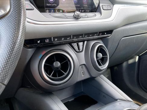 Used 2021 Chevrolet Blazer LT FWD image 32