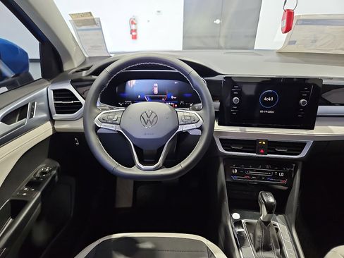 New 2026 Volkswagen Taos SE FWD image 14