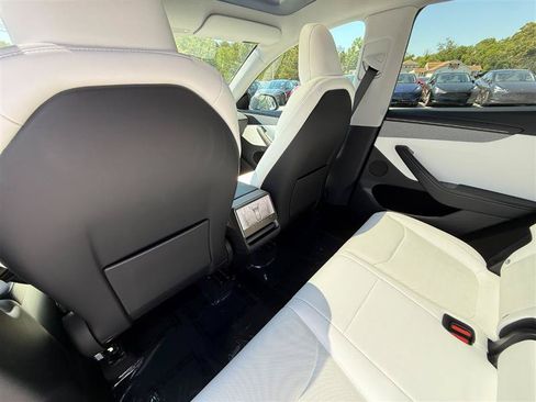 Used 2026 Tesla Model Y Long Range AWD/4WD image 15