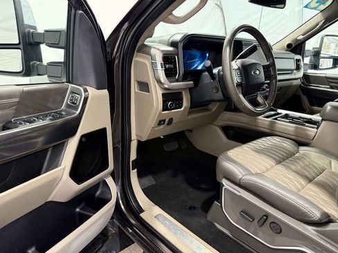 Used 2025 Ford F450 Platinum w/ Platinum Plus Package image 31