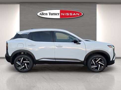 New 2026 Nissan Kicks SV w/ SV Premium Package FWD image 5