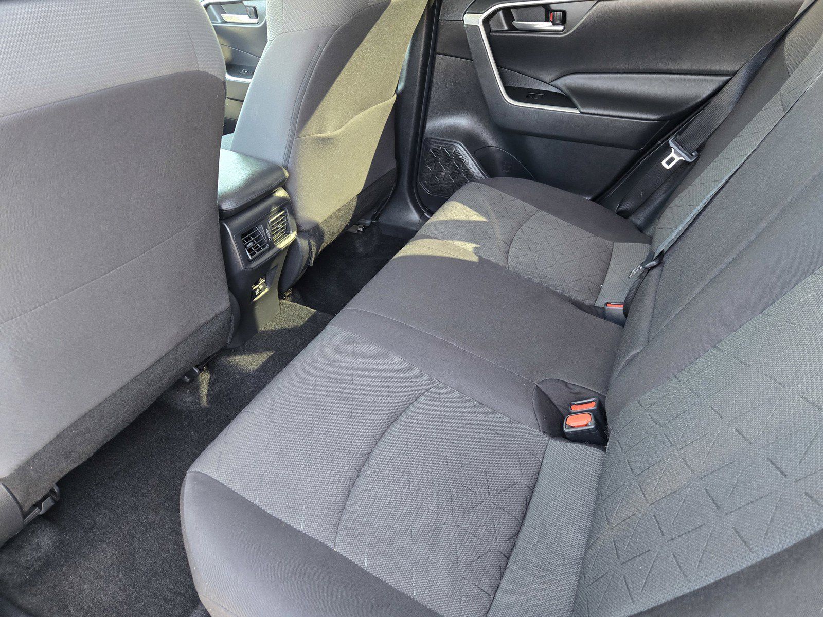 Used 2021 Toyota RAV4 XLE w/ Convenience Package FWD image 12