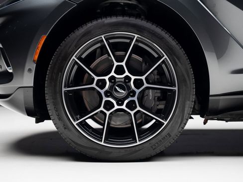 Used 2021 Aston Martin DBX image 18